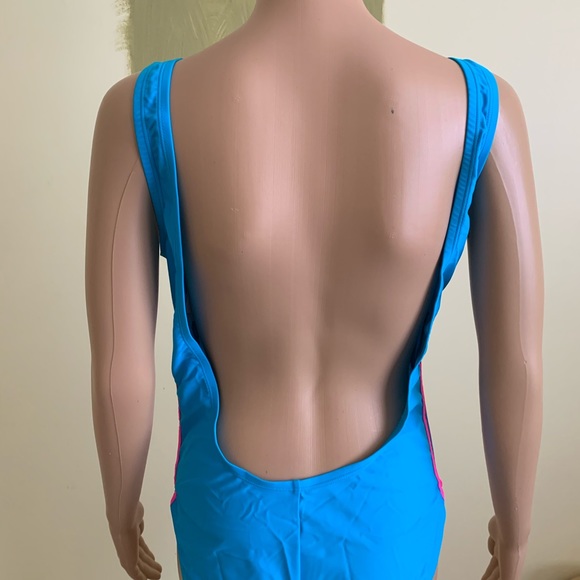 Graphic Crisscross One-Piece Swimsu… - Picture 4 of 6